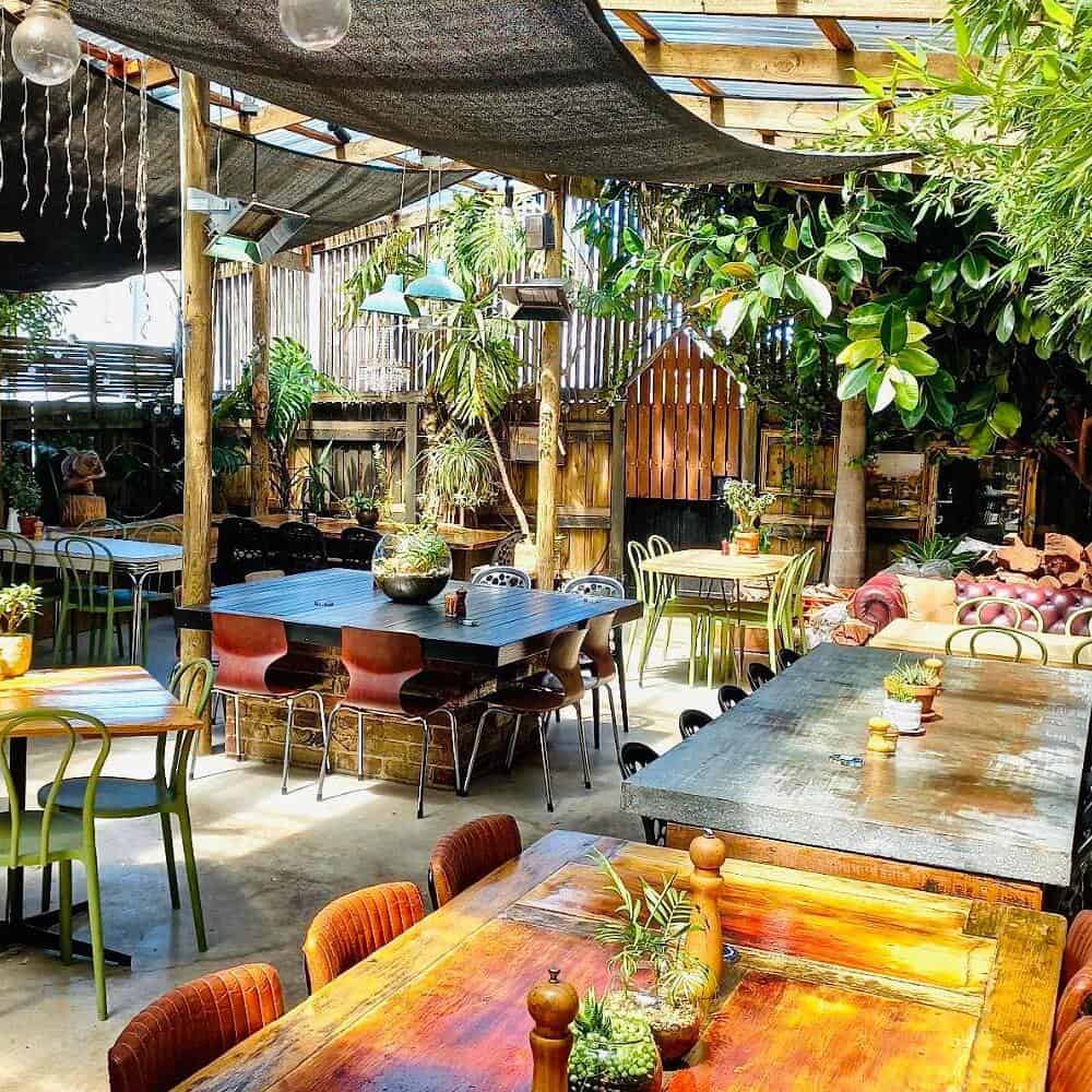 Cozy dog friendly cafe in Melbourne