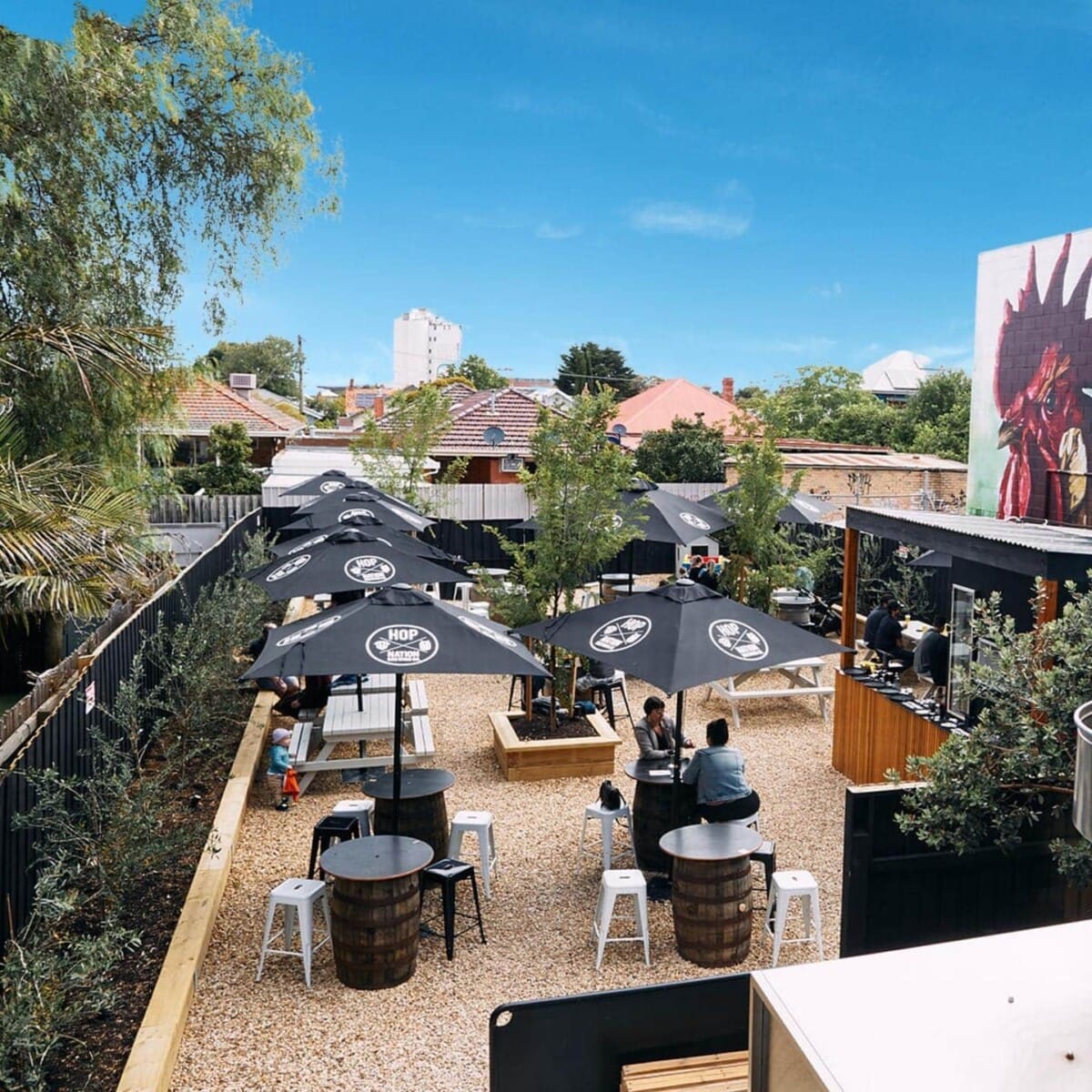 Overview of this popular dog lunch spot of Melbourne from the outside